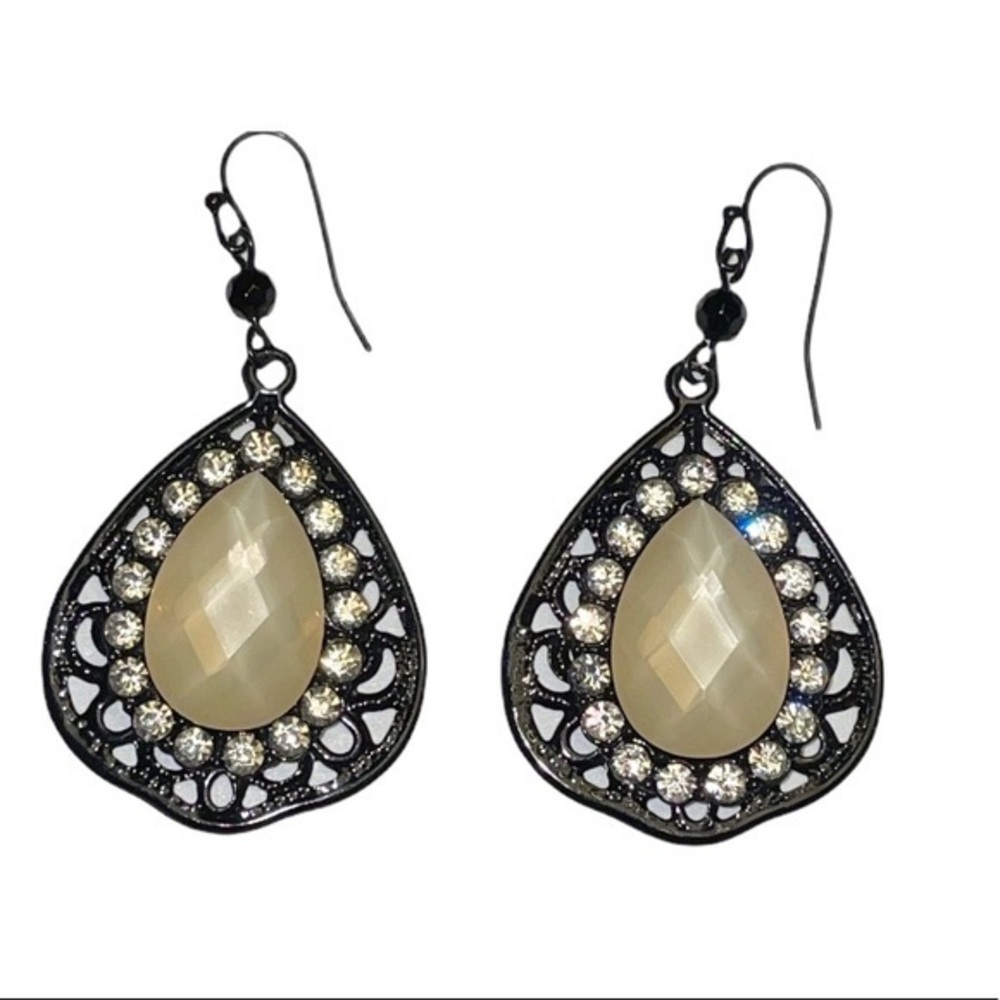 Teardrop earrings